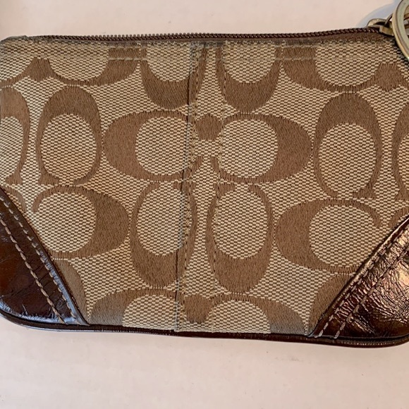 Coach Wristlet with “gem” flower keychain/charm - Picture 4 of 7